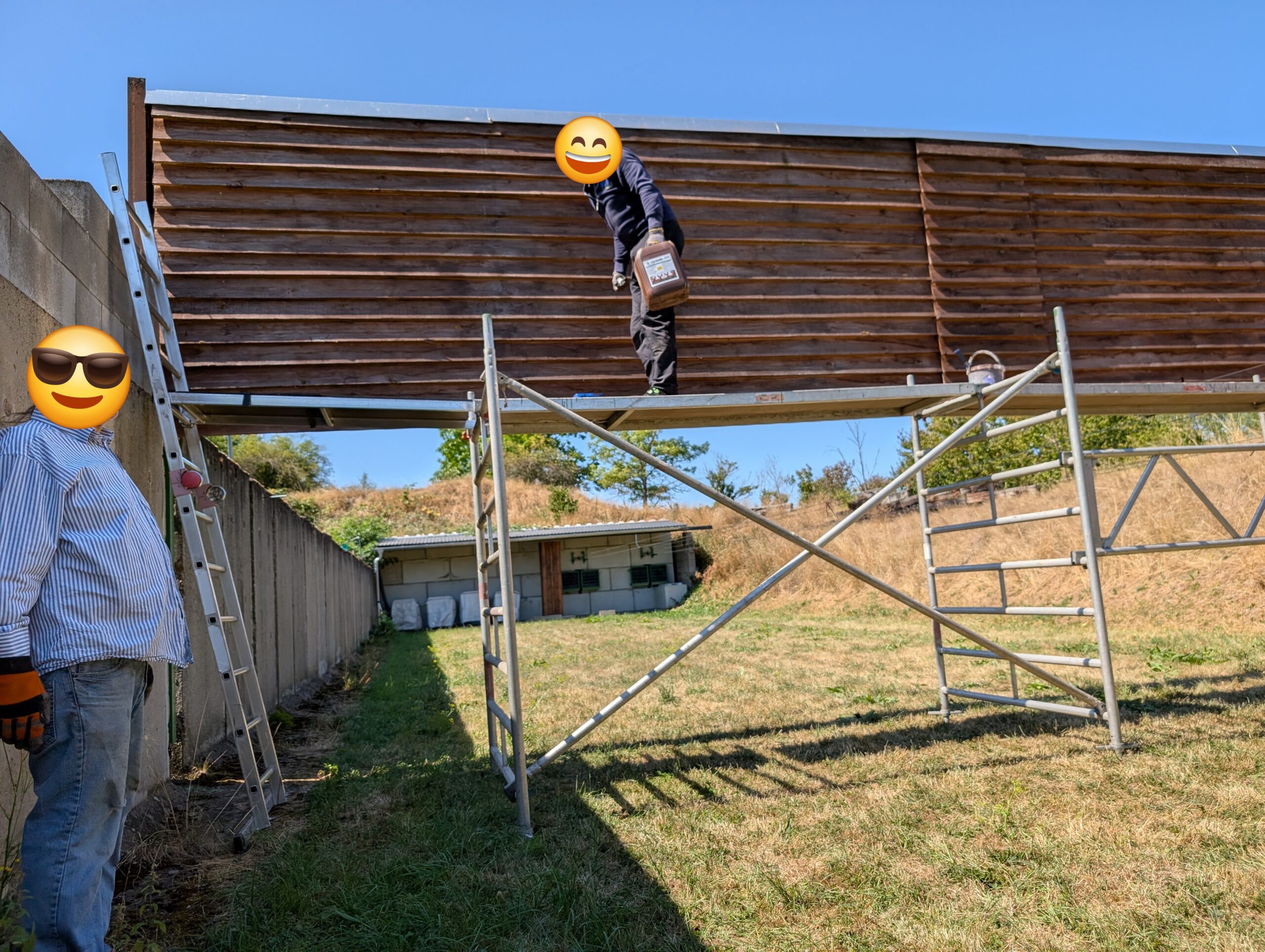 Mitglied beim Streichen der Hochblenden